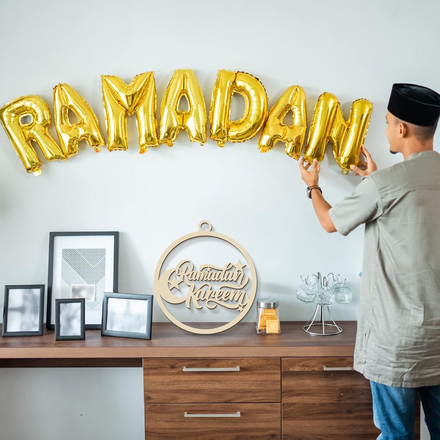 Eid Mubarak Decoration Wooden Ramadan Kareem Door Sign Round Eid Al Fitr Ramadan Hollow Wood Door Hanging Sign Islam Mubarak Wood Wall Pendant for Muslim Home Room Happy Ramadan Mubarak Party Supplies