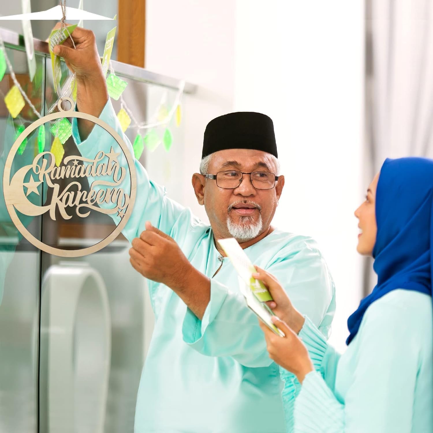 Eid Mubarak Decoration Wooden Ramadan Kareem Door Sign Round Eid Al Fitr Ramadan Hollow Wood Door Hanging Sign Islam Mubarak Wood Wall Pendant for Muslim Home Room Happy Ramadan Mubarak Party Supplies