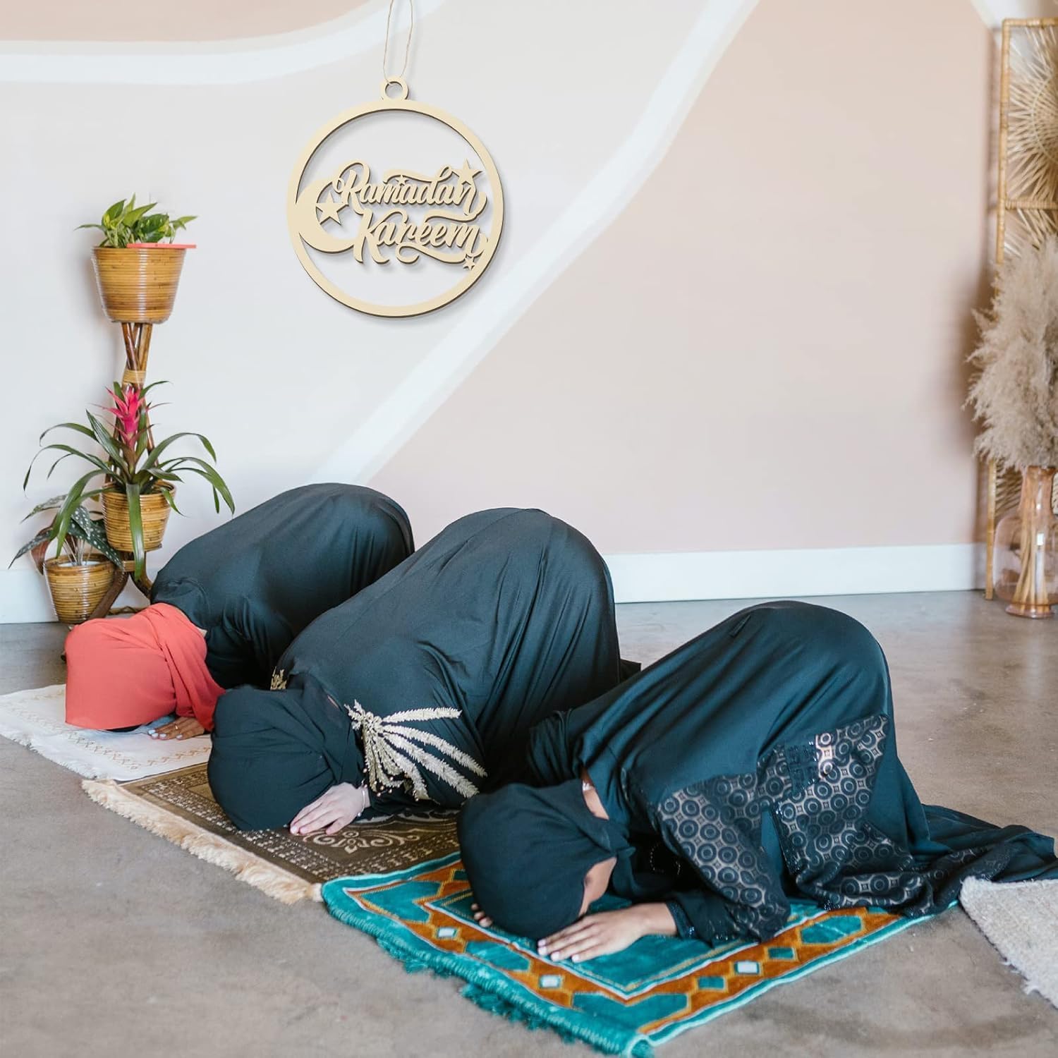 Eid Mubarak Decoration Wooden Ramadan Kareem Door Sign Round Eid Al Fitr Ramadan Hollow Wood Door Hanging Sign Islam Mubarak Wood Wall Pendant for Muslim Home Room Happy Ramadan Mubarak Party Supplies